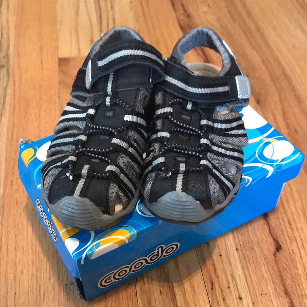 Boys Velcro sandals. Size 8